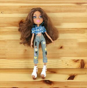 Vintage Bratz Doll Yasmin MGA 2001 Floral Top Patch Work Pants Shoes Brown Eyes
